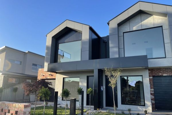 Townhouse Caulking Project in Glenroy